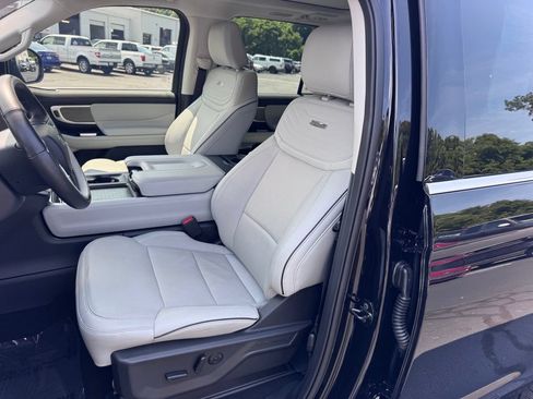 Used 2025 Ford Expedition Platinum w/ Platinum Ultimate Package AWD/4WD image 21