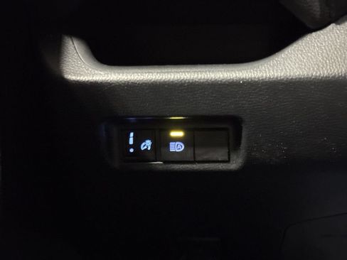 Used 2020 Toyota RAV4 XLE AWD/4WD image 18