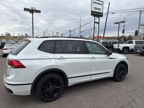 Used 2023 Volkswagen Tiguan SE R-Line image 17