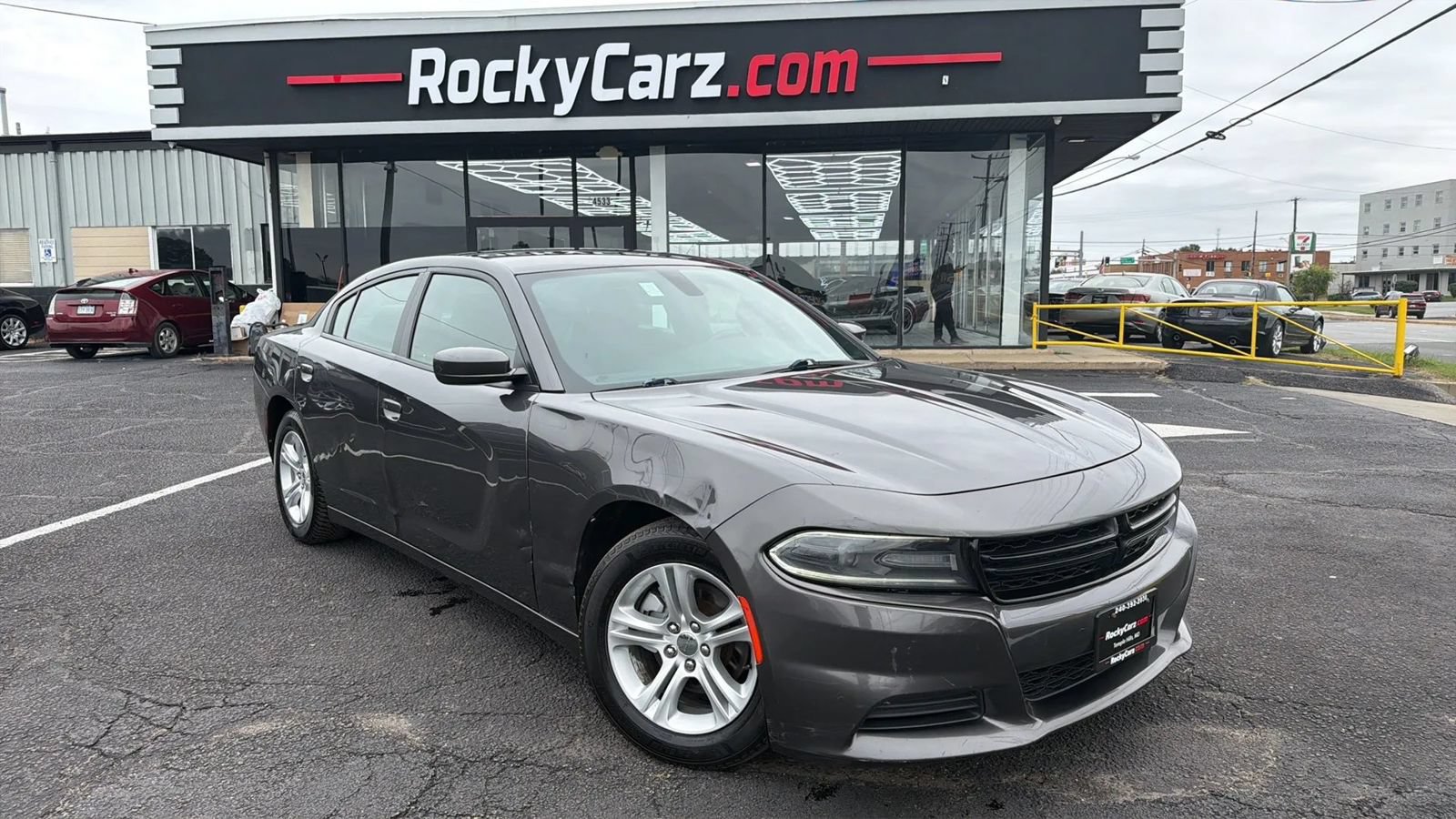 Used 2019 Dodge Charger SXT RWD image 1