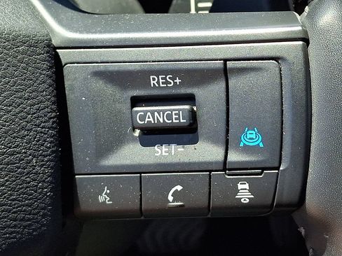 Used 2025 Nissan Rogue SV AWD/4WD image 21