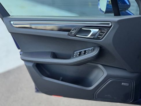 Certified 2025 Porsche Macan AWD/4WD image 13