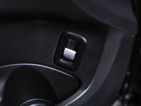 Used 2015 Mercedes-Benz C 300 Sedan image 39