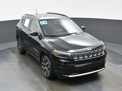Used 2025 Jeep Compass Limited w/ Elite Group image 39