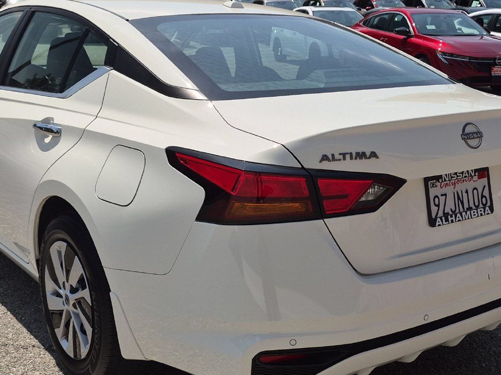 Certified 2025 Nissan Altima 2.5 S FWD image 10