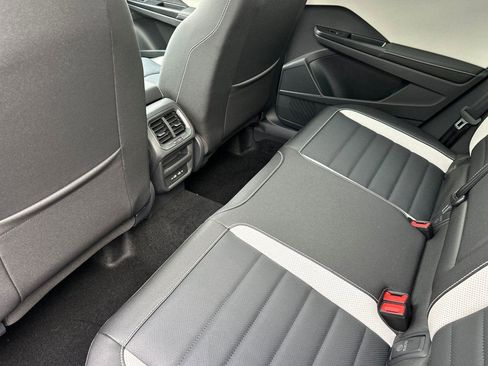 New 2026 Volkswagen Taos SEL image 11