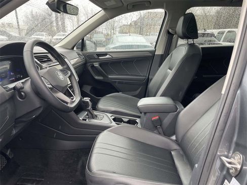 Used 2024 Volkswagen Tiguan SE image 15