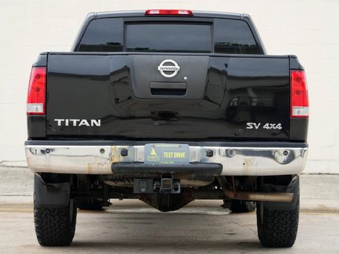 Used 2012 Nissan Titan SV w/ SV Value Truck Pkg AWD/4WD image 10