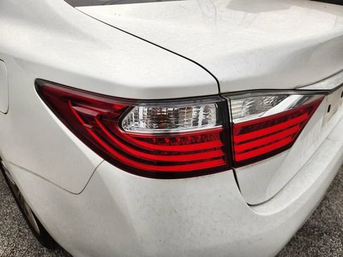 Used 2015 Lexus ES 350 w/ Premium Package FWD image 8