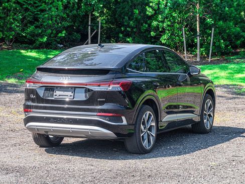 Used 2023 Audi Q4 e-tron Prestige image 8