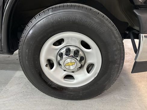 Used 2025 Chevrolet Express 3500 LT w/ LT Preferred Equipment Group RWD image 2