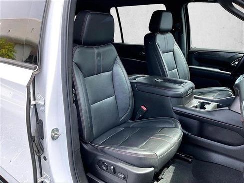 Used 2021 Chevrolet Suburban RST AWD/4WD image 9