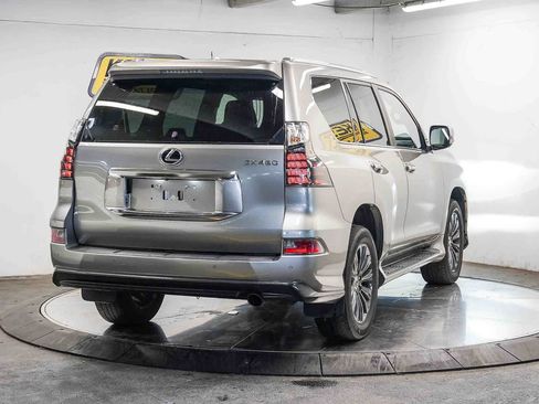 Used 2023 Lexus GX 460 Luxury w/ Sport Design Package AWD/4WD image 4