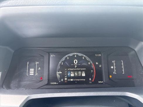 Used 2025 Toyota 4Runner SR5 AWD/4WD image 13