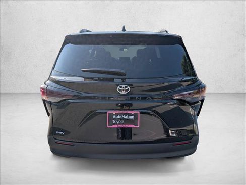 New 2026 Toyota Sienna LE FWD image 8