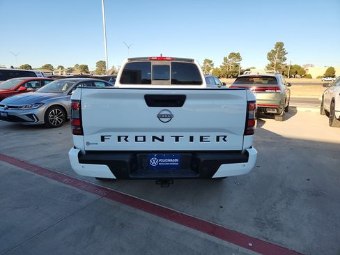 Used 2022 Nissan Frontier SV w/ Technology Package image 6