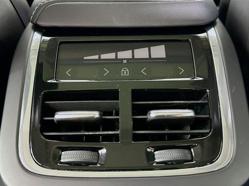 Used 2022 Volvo XC60 B6 Inscription w/ Advanced Package image 28