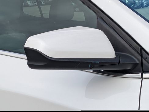 Used 2018 Chevrolet Equinox LT w/ LPO, Cargo Package image 12