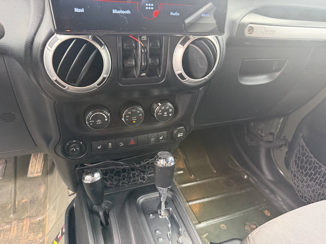 Used 2015 Jeep Wrangler Unlimited Sahara w/ Dual Top Group AWD/4WD image 17