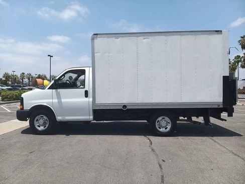 Used 2016 Chevrolet Express 3500 RWD image 5