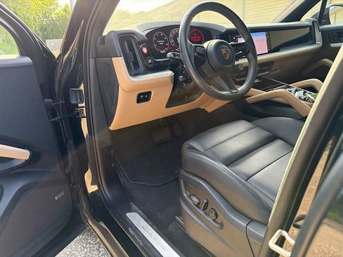Certified 2024 Porsche Cayenne AWD/4WD image 47