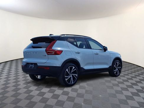 Used 2022 Volvo XC40 T5 R-Design w/ Climate Package AWD/4WD image 5