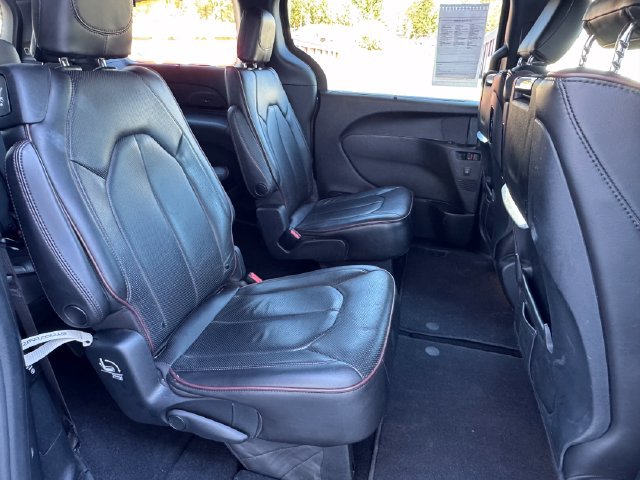 Used 2020 Chrysler Pacifica Limited FWD image 21