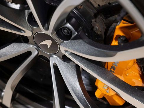 Used 2023 McLaren Artura image 11