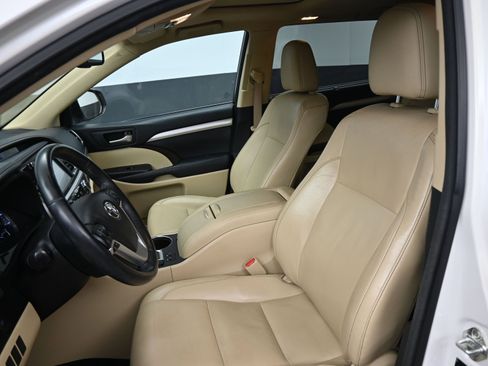 Used 2015 Toyota Highlander XLE image 17