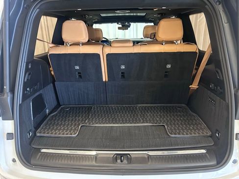 Used 2023 Jeep Grand Wagoneer Series III AWD/4WD image 31