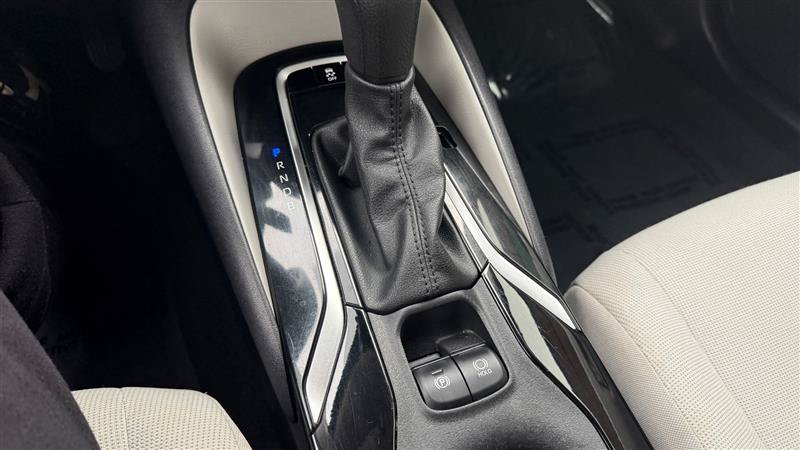 Used 2022 Toyota Corolla LE FWD image 35