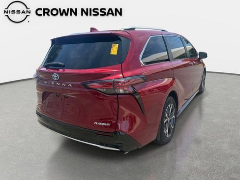 Used 2025 Toyota Sienna Platinum AWD/4WD image 7
