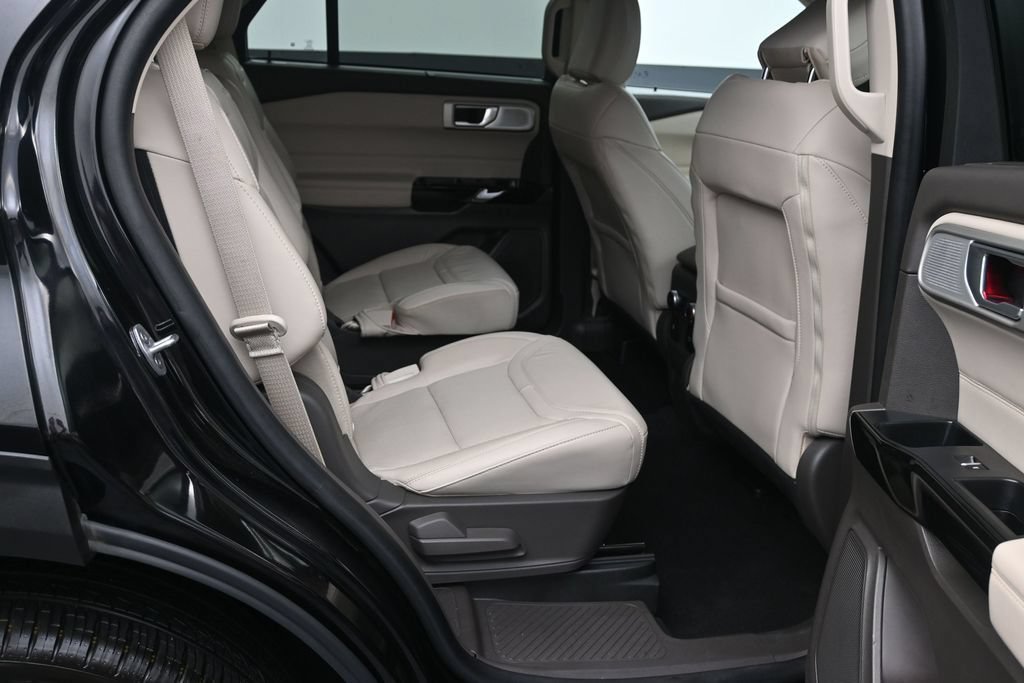Used 2023 Ford Explorer Platinum w/ Technology Package AWD/4WD image 10