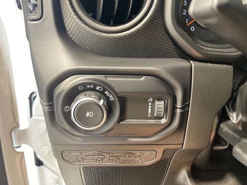 Used 2024 Jeep Wrangler Unlimited Rubicon AWD/4WD image 15
