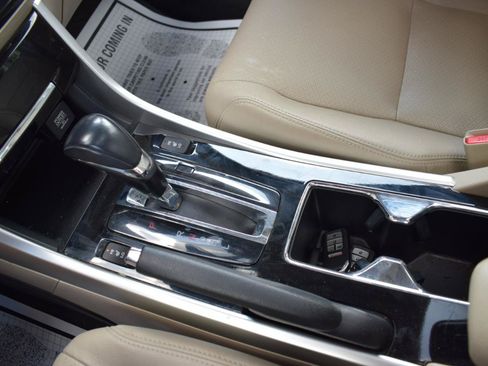 Used 2017 Honda Accord EX-L image 29