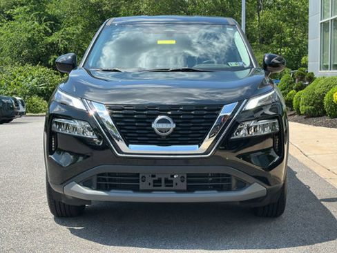 Certified 2023 Nissan Rogue SV image 3