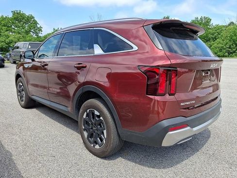 Used 2025 Kia Sorento S AWD/4WD image 4