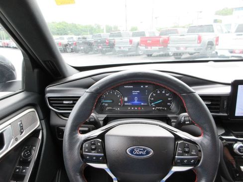 Used 2023 Ford Explorer ST-Line w/ Class IV Trailer Tow Package AWD/4WD image 36