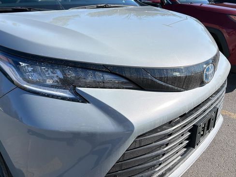 Used 2025 Toyota Sienna XLE Woodland Edition image 4