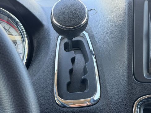 Used 2019 Dodge Grand Caravan SE w/ UConnect Hands-Free Group FWD image 26