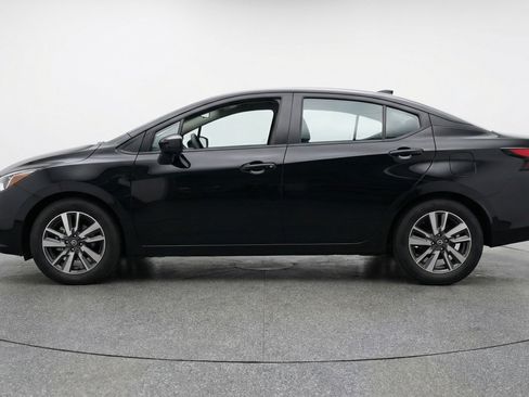 Used 2025 Nissan Versa SV FWD image 5