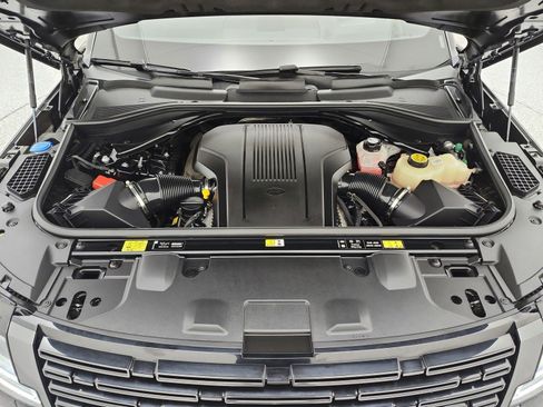 Used 2025 Land Rover Range Rover SE AWD/4WD image 16