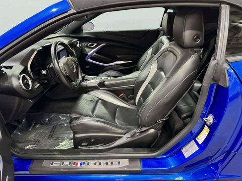 Used 2017 Chevrolet Camaro LT RWD image 19