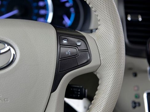 Used 2014 Toyota Sienna XLE image 23