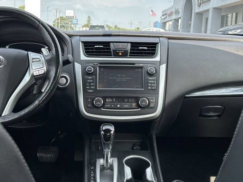 Used 2017 Nissan Altima 3.5 SL FWD image 23