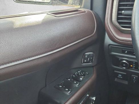 Used 2023 Ford Expedition Limited image 24