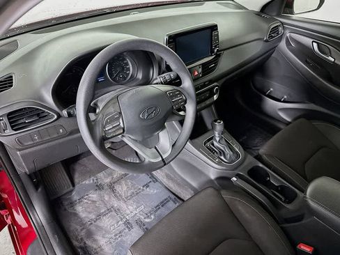 Used 2018 Hyundai Elantra GT image 2