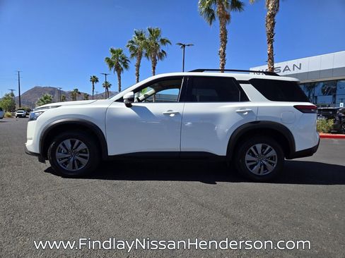 Used 2024 Nissan Pathfinder SV FWD image 3