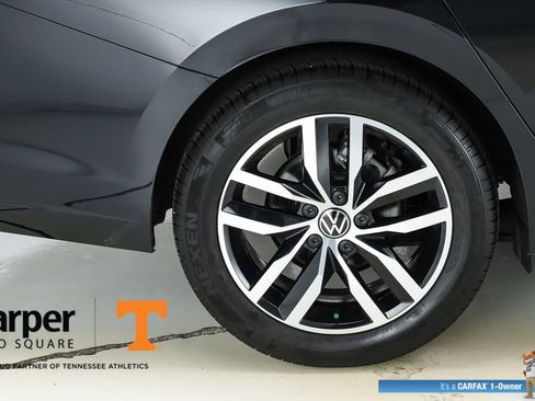 Used 2025 Volkswagen Jetta SE w/ Sunroof Package FWD image 13