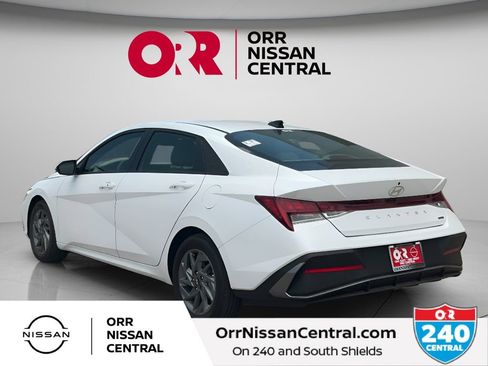 Used 2025 Hyundai Elantra Hybrid FWD image 7